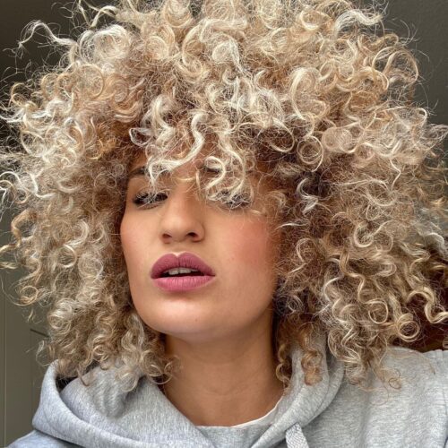 Tratamientos-especiales-para-cabello-rizado-Peluqueria-Mi&Chic